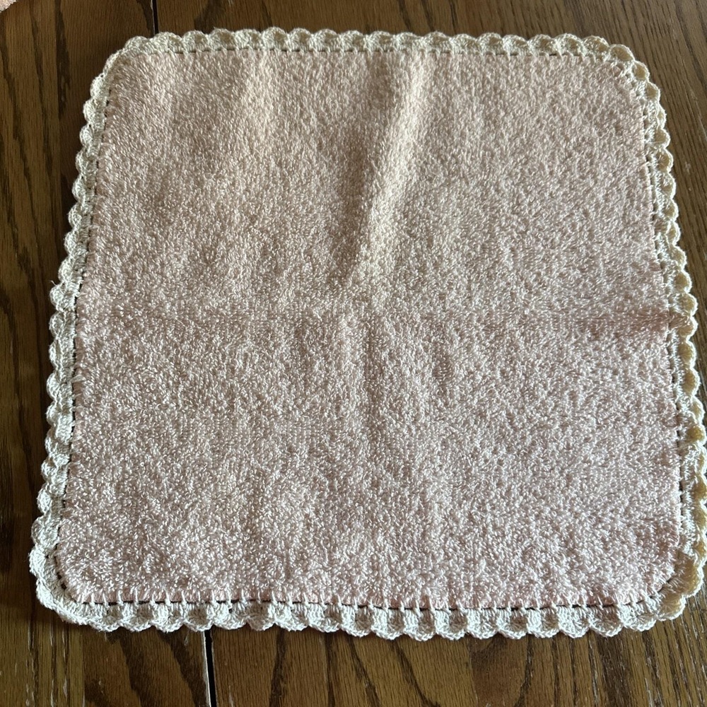 Soft Peach Bath Towel Set with Lace Trim - Picture 3 of 16